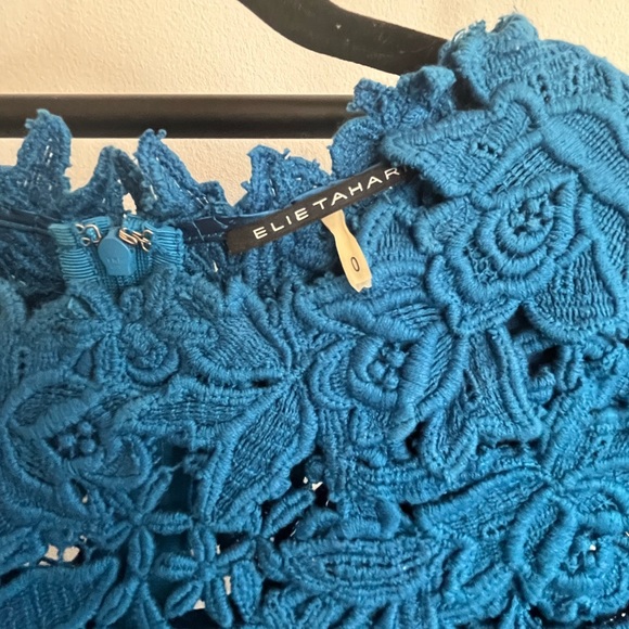 Elie Tahari | Turquoise crochet fully lined cocktail dress - size 0 - Picture 4 of 5